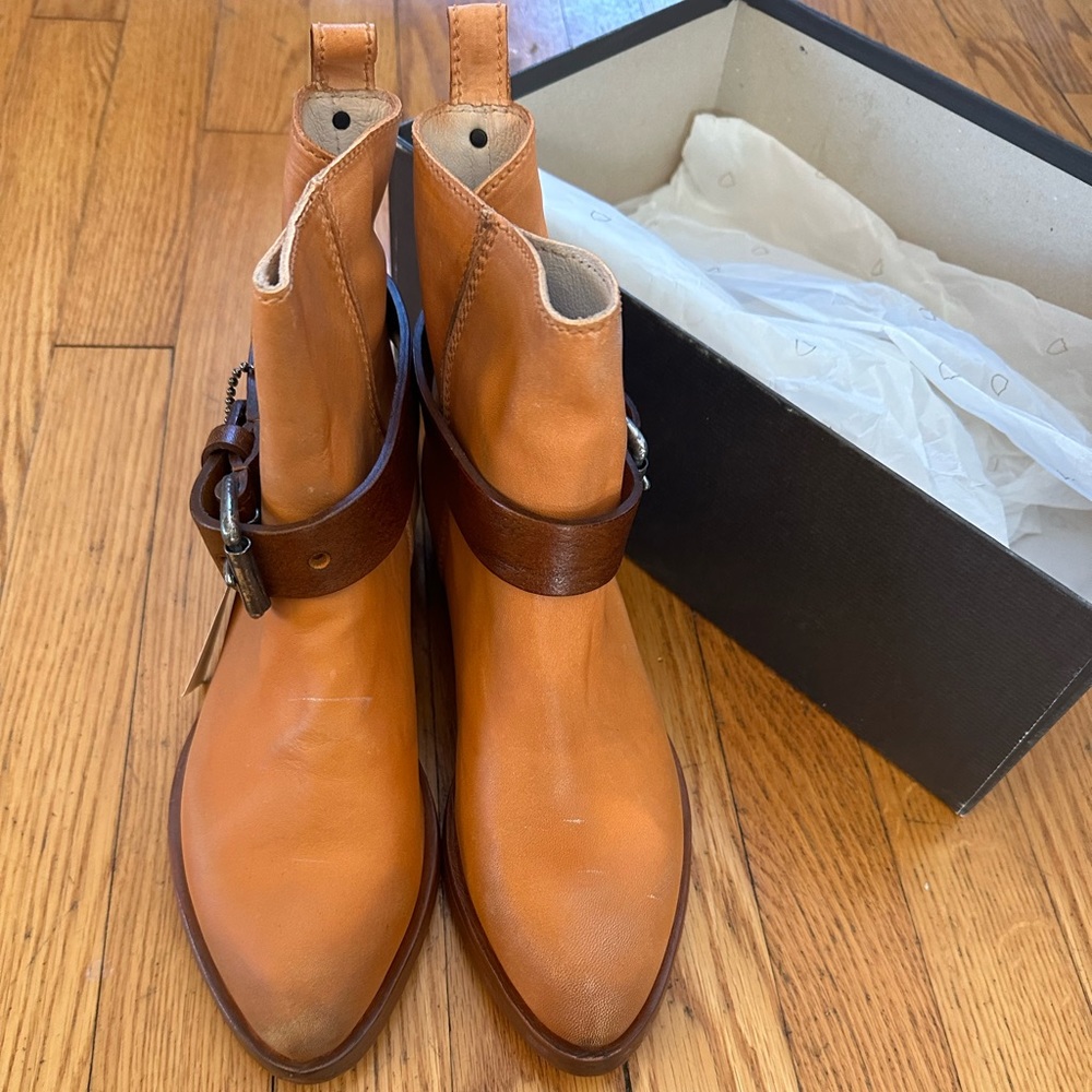 GORGEOUS HTC Handmade Boots